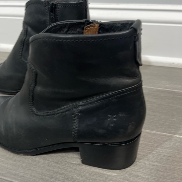Frye Women's Claire Bootie Ankle Boot Black Leather Side Zip Classic Minimalist - Picture 7 of 13